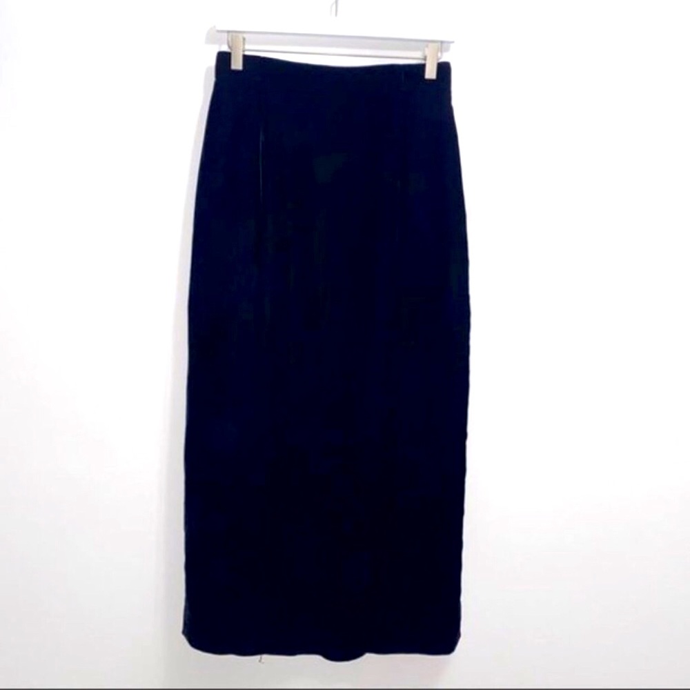 Tahari long black velvet skirt with 18% silk 161B5
